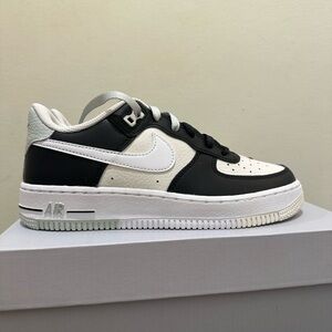 NIB Nike Big Kid's Air Force 1 LV8 1 Black/Light Silver-Phantom FB9035 002